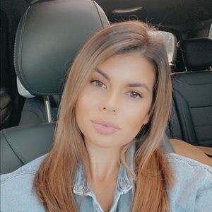 Meet your Posher, Elizabeth